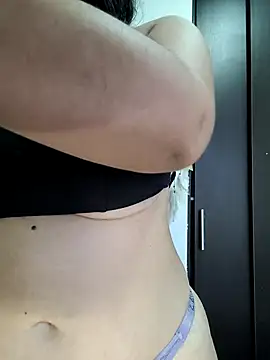 Snapshot of Yuli_Mars chatting on 10-02-25, 10:28 Yuli Mars online show from 10-02-25, 10:28