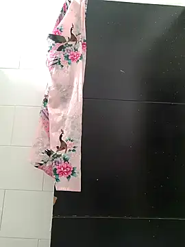 Snapshot of Yuli_Mars chatting on 11-08-25, 04:07 Yuli Mars online show from 11-08-25, 04:07