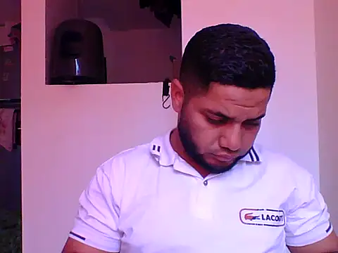 Snapshot of Alexanonimo chatting on 10-30-25, 04:52 Alexanonimo online show from 10-30-25, 04:52