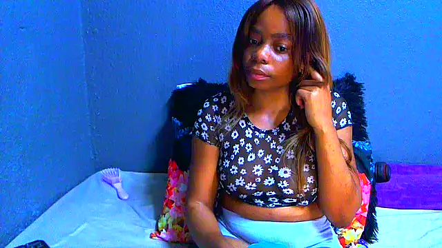 SMALLBOOBSXX online show from 06-12-26, 05:39