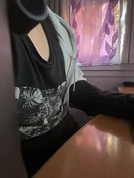 Snapshot of tipetto06 chatting on 03-19-25, 03:40 tipetto06 online show from 03-19-25, 03:40