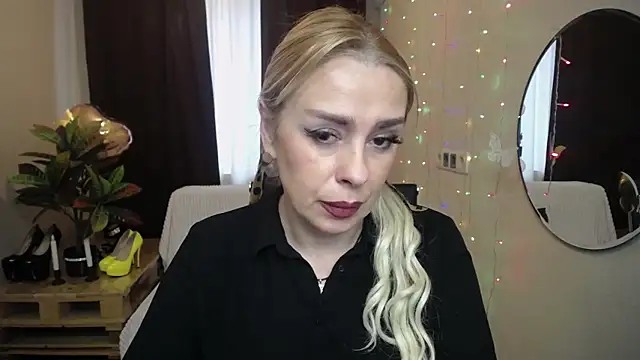 Snapshot of KatrinaCharm chatting on 03-22-25, 01:19 KatrinaCharm online show from 03-22-25, 01:19