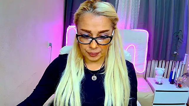 Snapshot of KatrinaCharm chatting on 09-11-25, 06:13 KatrinaCharm online show from 09-11-25, 06:13