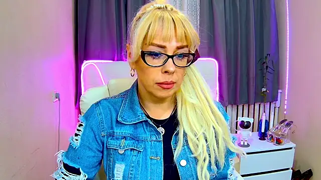 Snapshot of KatrinaCharm chatting on 09-15-25, 06:02 KatrinaCharm online show from 09-15-25, 06:02