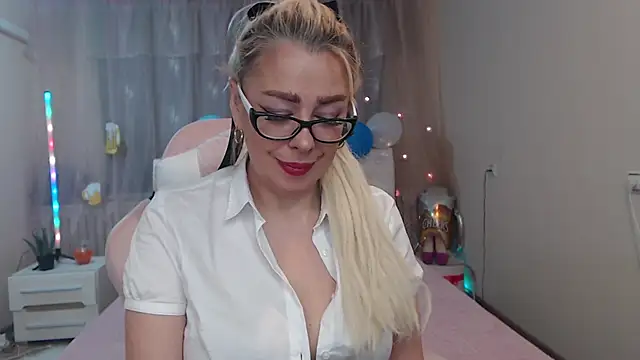 Snapshot of KatrinaCharm chatting on 10-08-25, 06:22 KatrinaCharm online show from 10-08-25, 06:22