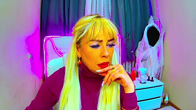 Snapshot of KatrinaCharm chatting on 10-10-25, 12:26 KatrinaCharm online show from 10-10-25, 12:26