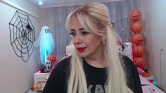 Snapshot of KatrinaCharm chatting on 10-13-25, 12:16 KatrinaCharm online show from 10-13-25, 12:16