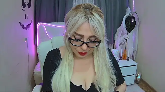 Snapshot of KatrinaCharm chatting on 10-15-25, 06:57 KatrinaCharm online show from 10-15-25, 06:57