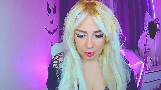 Snapshot of KatrinaCharm chatting on 11-01-25, 07:10 KatrinaCharm online show from 11-01-25, 07:10