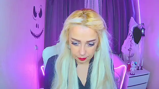 Snapshot of KatrinaCharm chatting on 11-02-25, 07:11 KatrinaCharm online show from 11-02-25, 07:11