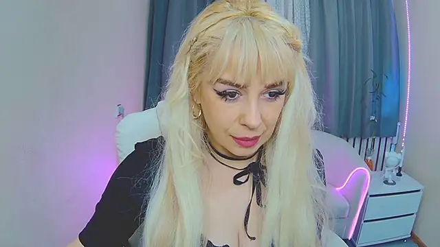 Snapshot of KatrinaCharm chatting on 11-07-25, 07:30 KatrinaCharm online show from 11-07-25, 07:30