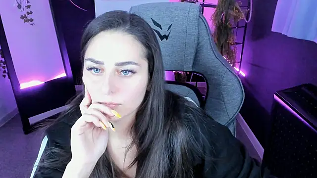 ValeriiMills online show from 10-15-25, 04:07