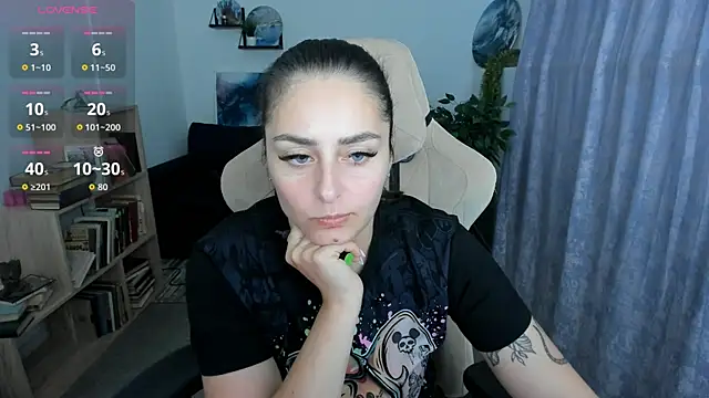 ValeriiMills online show from 05-25-26, 01:39