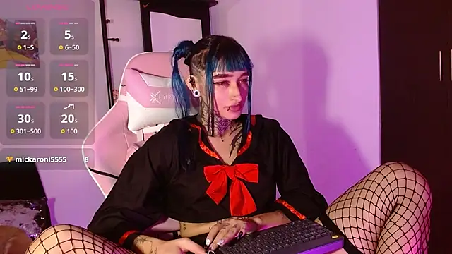 Snapshot of SharaRoss1 chatting on 11-05-25, 04:56 SharaRoss1 online show from 11-05-25, 04:56