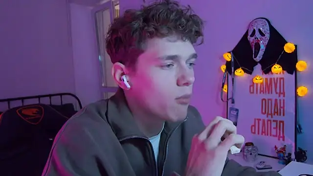 DanyDavis online show from 10-30-25, 05:02