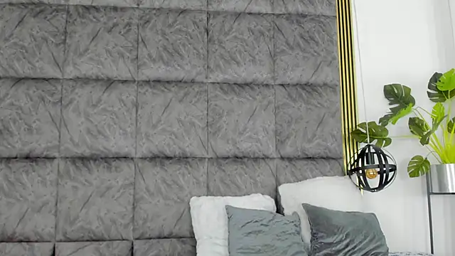 Snapshot of MeliissaAdamss chatting on 09-12-25, 09:04 MeliissaAdamss online show from 09-12-25, 09:04