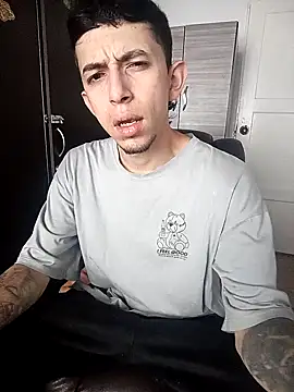 Chris  Jones online show from 10-19-25, 01:01