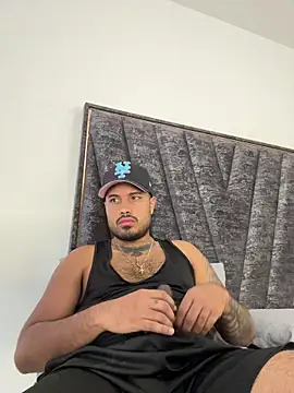 Snapshot of PapiStan chatting on 11-11-25, 10:43 PapiStan online show from 11-11-25, 10:43