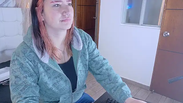 Snapshot of Cerecitaa02_ chatting on 10-07-25, 12:13 Cerecitaa02 online show from 10-07-25, 12:13