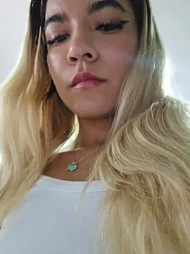 Pretty roxxyy online show from 05-17-26, 11:28