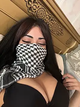 Snapshot of QueenLujaine chatting on 10-23-25, 09:41 QueenLujaine online show from 10-23-25, 09:41