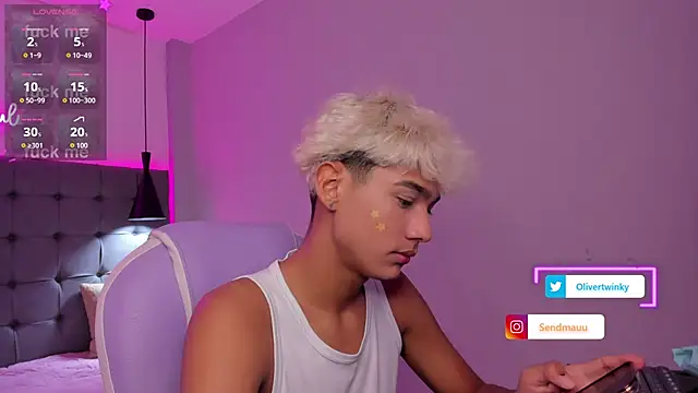 OliverTwinky online show from 09-29-25, 01:38