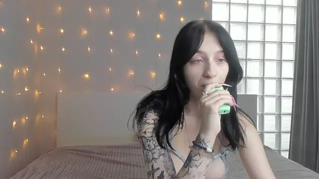 Chatty Alice online show from 10-04-25, 01:25