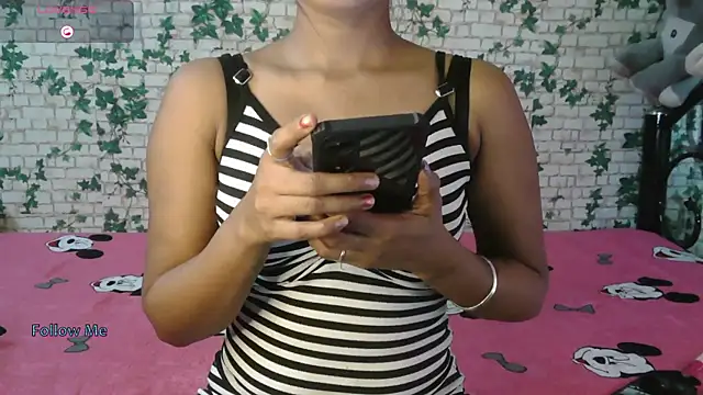 Snapshot of Trishna_love chatting on 10-12-25, 06:40 Trishna love online show from 10-12-25, 06:40