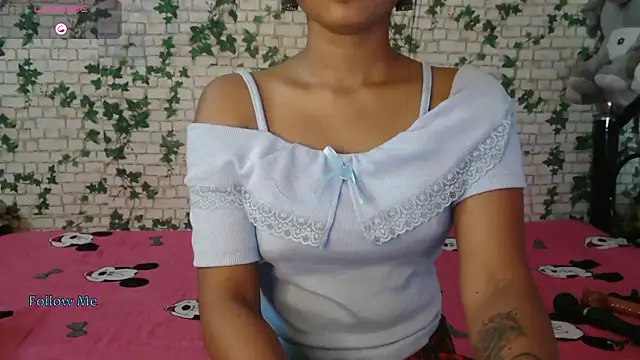 Snapshot of Trishna_love chatting on 10-17-25, 01:09 Trishna love online show from 10-17-25, 01:09