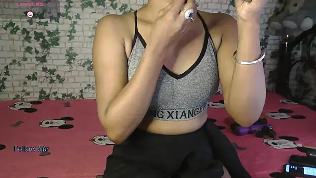 Snapshot of Trishna_love chatting on 10-19-25, 03:18 Trishna love online show from 10-19-25, 03:18