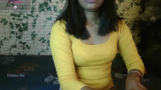 Snapshot of Trishna_love chatting on 11-17-25, 01:55 Trishna love online show from 11-17-25, 01:55