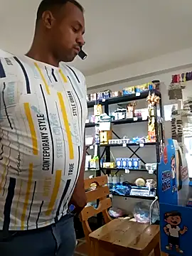 Snapshot of elnegro707070 chatting on 11-13-25, 10:58 elnegro707070 online show from 11-13-25, 10:58