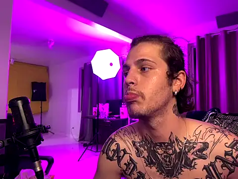 Snapshot of bigrosa21cm chatting on 10-27-25, 11:20 bigrosa21cm online show from 10-27-25, 11:20