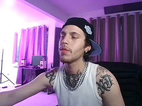 Snapshot of bigrosa21cm chatting on 11-01-25, 09:28 bigrosa21cm online show from 11-01-25, 09:28