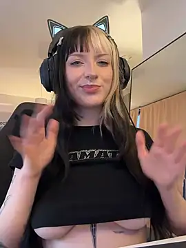 Snapshot of kittlunixx chatting on 03-25-26, 04:13 kittlunixx online show from 03-25-26, 04:13