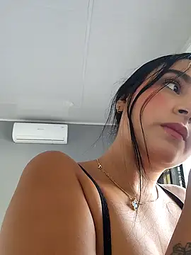 Snapshot of Rosa_Warreen_ chatting on 10-20-25, 12:49 Rosa Warreen online show from 10-20-25, 12:49