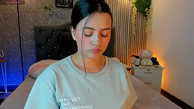 mialeia01 online show from 02-05-26, 07:40