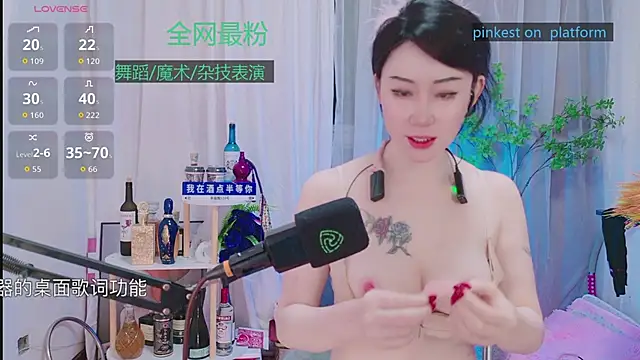 Snapshot of Luck_Lili_ chatting on 10-07-25, 04:04 Luck Lili online show from 10-07-25, 04:04