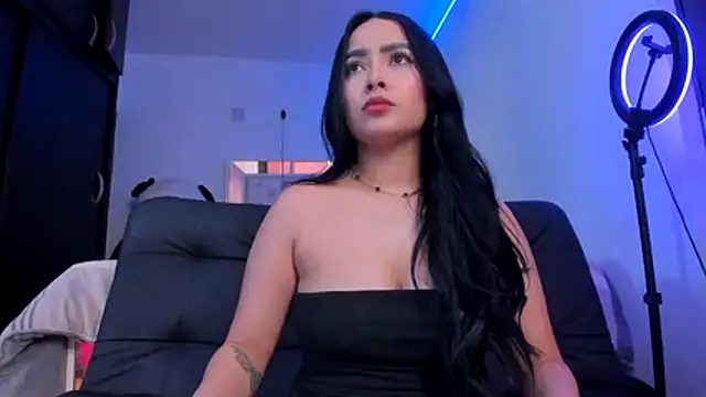 Snapshot of Bella__hamilton chatting on 02-12-26, 01:55 Bella hamilton online show from 02-12-26, 01:55