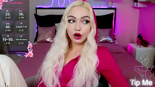 Snapshot of LinaLirian chatting on 09-19-25, 01:56 LinaLirian online show from 09-19-25, 01:56