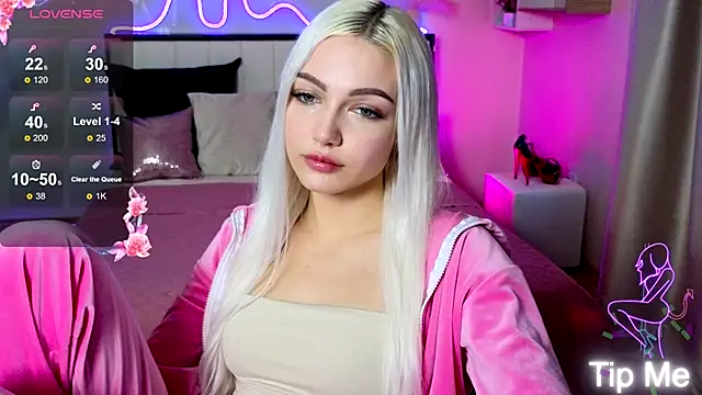 LinaLirian online show from 10-11-25, 02:15