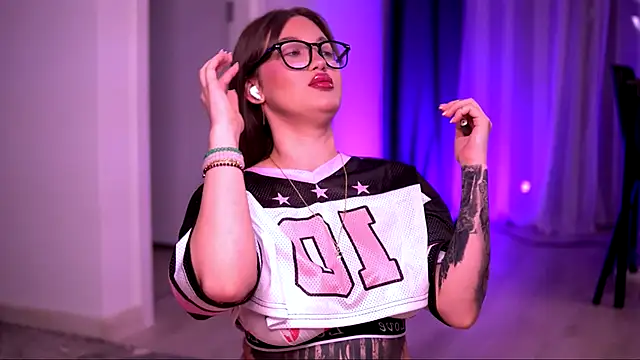 AryaDeluna online show from 10-02-25, 11:01