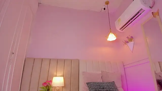  lucia 18 online show from 09-10-25, 06:41