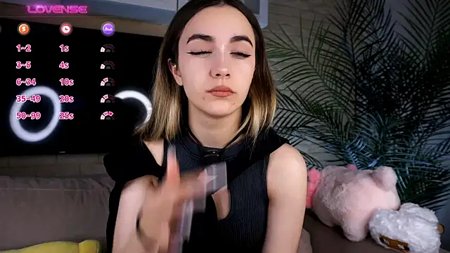 Snapshot of CupSizeGirl chatting on 09-14-25, 04:06 CupSizeGirl online show from 09-14-25, 04:06