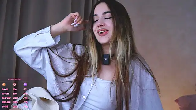 Snapshot of CupSizeGirl chatting on 10-05-25, 04:16 CupSizeGirl online show from 10-05-25, 04:16