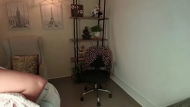  Victoria Collins online show from 06-17-26, 11:12
