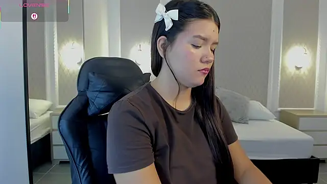 Snapshot of malu_03x chatting on 10-19-25, 02:34 malu 03x online show from 10-19-25, 02:34