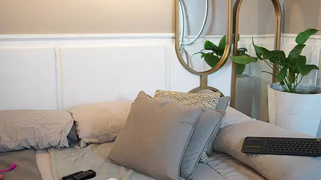 Susan wall online show from 09-18-25, 02:19