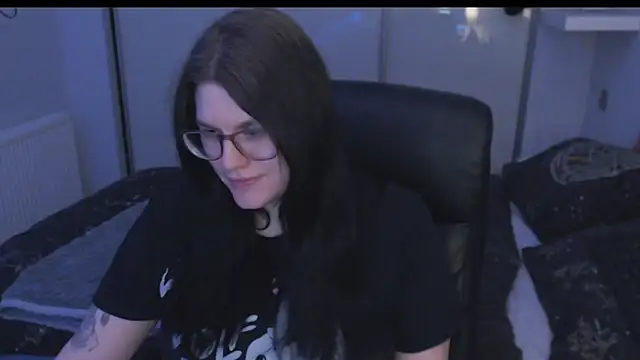 GothSuccubusBabe online show from 02-15-26, 08:05