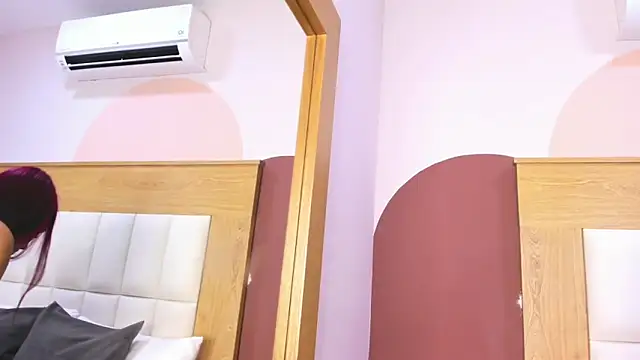 Snapshot of ZoeMorris chatting on 10-02-25, 11:39 ZoeMorris online show from 10-02-25, 11:39